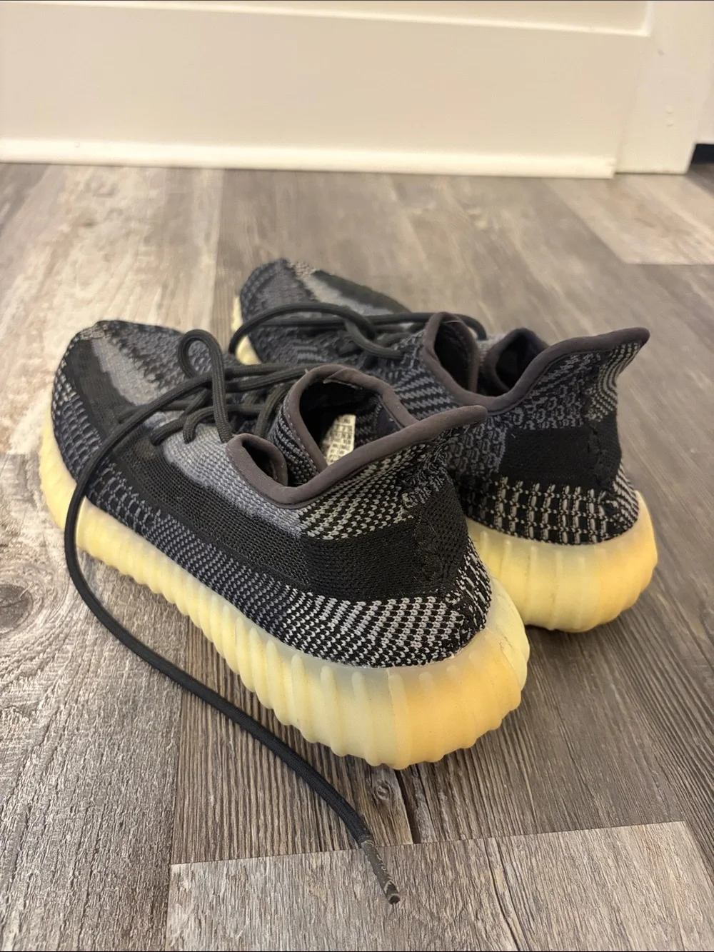 adidas Yeezy Boost 350 V2 Carbon 